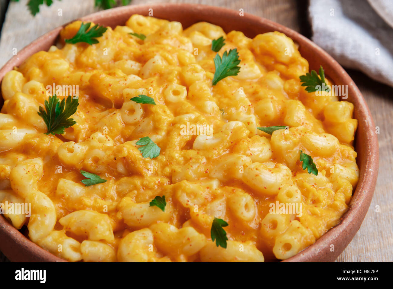 Pasta mit Kürbis und Käse cremig Stockfoto