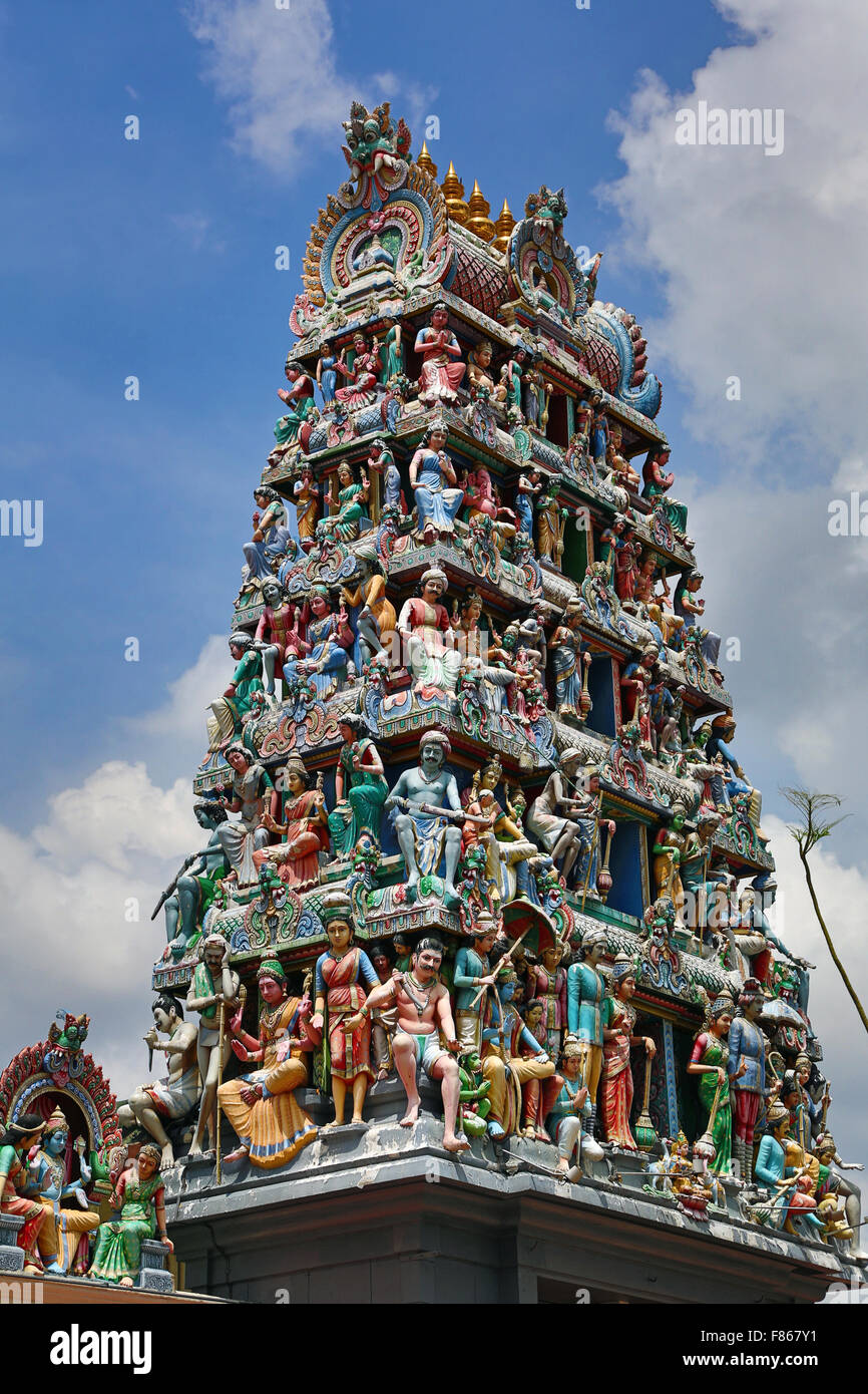 Dekorationen auf das Tor von Sri Mariamman Hindu Temple, Singapur, Republik Singapur Stockfoto