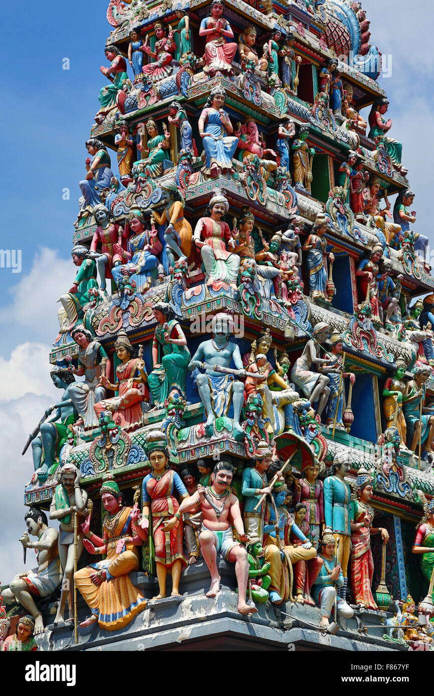 Dekorationen auf das Tor von Sri Mariamman Hindu Temple, Singapur, Republik Singapur Stockfoto