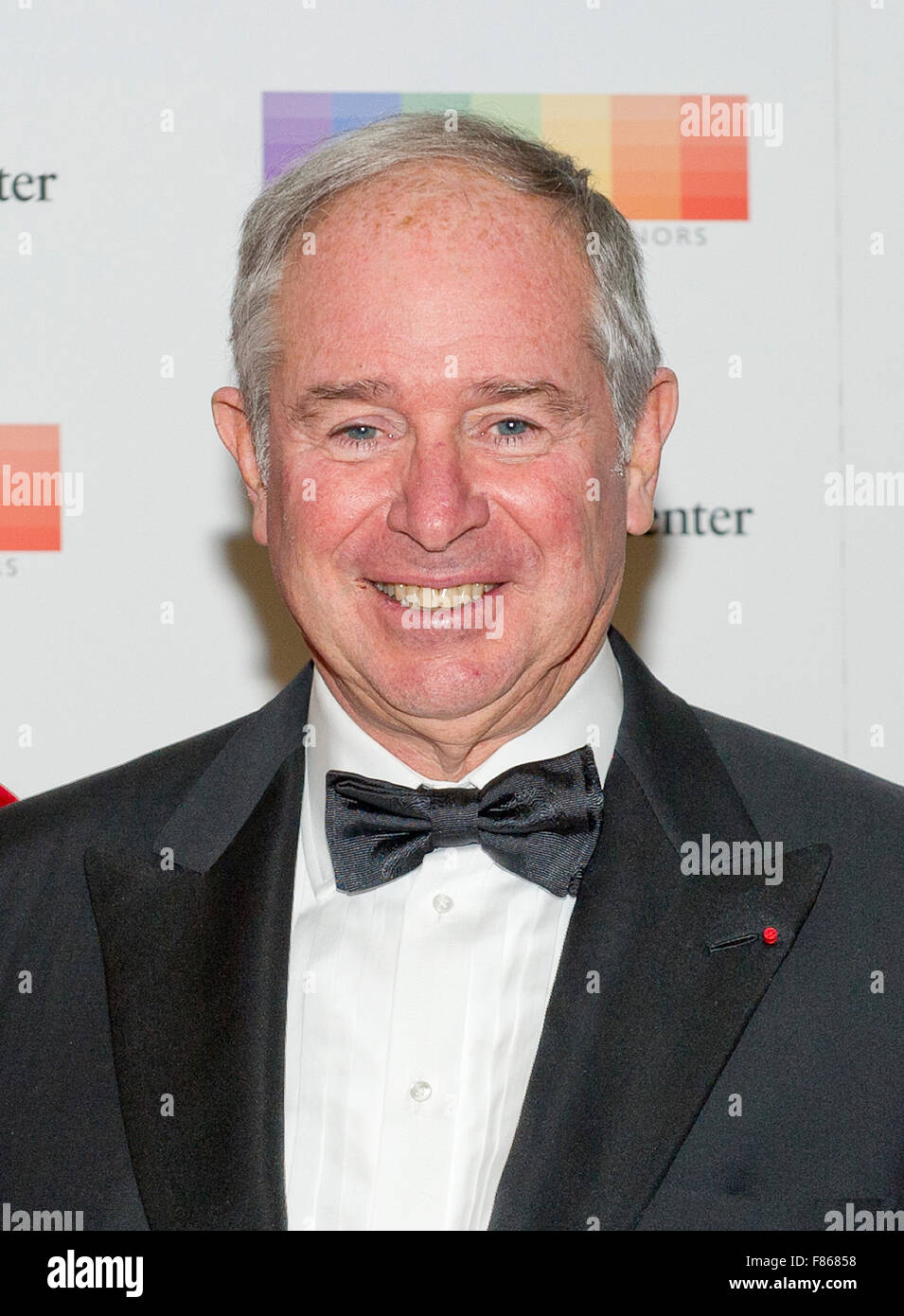 Stephen A. Schwarzman, Chairman und CEO der Blackstone Group kommt für die formale Künstlerin Abendessen zu Ehren der Empfänger von der 38. jährliche Kennedy Center Honors hosted by United States Secretary Of State John F. Kerry an das US-Außenministerium in Washington, DC am Samstag, 5. Dezember 2015. 2015-Preisträger sind: Singer-Songwriter Carole King, Filmemacher George Lucas, Schauspielerin und Sängerin Rita Moreno, Dirigent Seiji Ozawa und Schauspielerin und Broadway Sterne Cicely Tyson. Bildnachweis: Ron Sachs/Pool über CNP - kein Draht-Dienst- Stockfoto