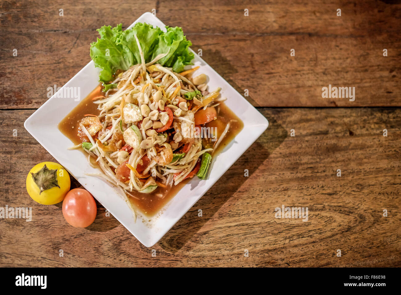 Somtum, Papaya-Salat mit Garnelen, würzigen Thai Futternapf Stockfoto