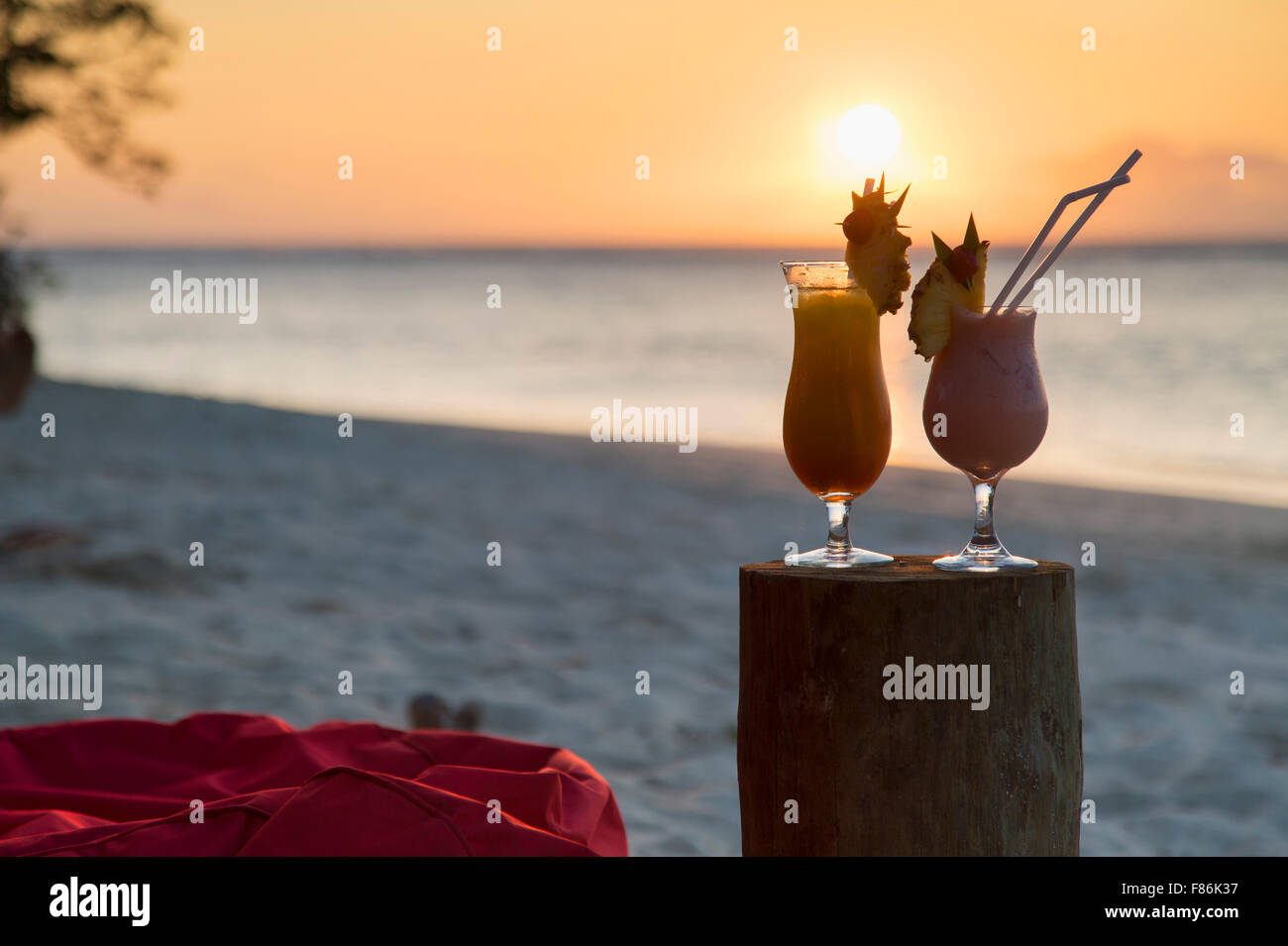 Cocktails in der Bar Kasai in Mana Island Resort, Mana Island Mamanuca Inseln, Fidschi Stockfoto