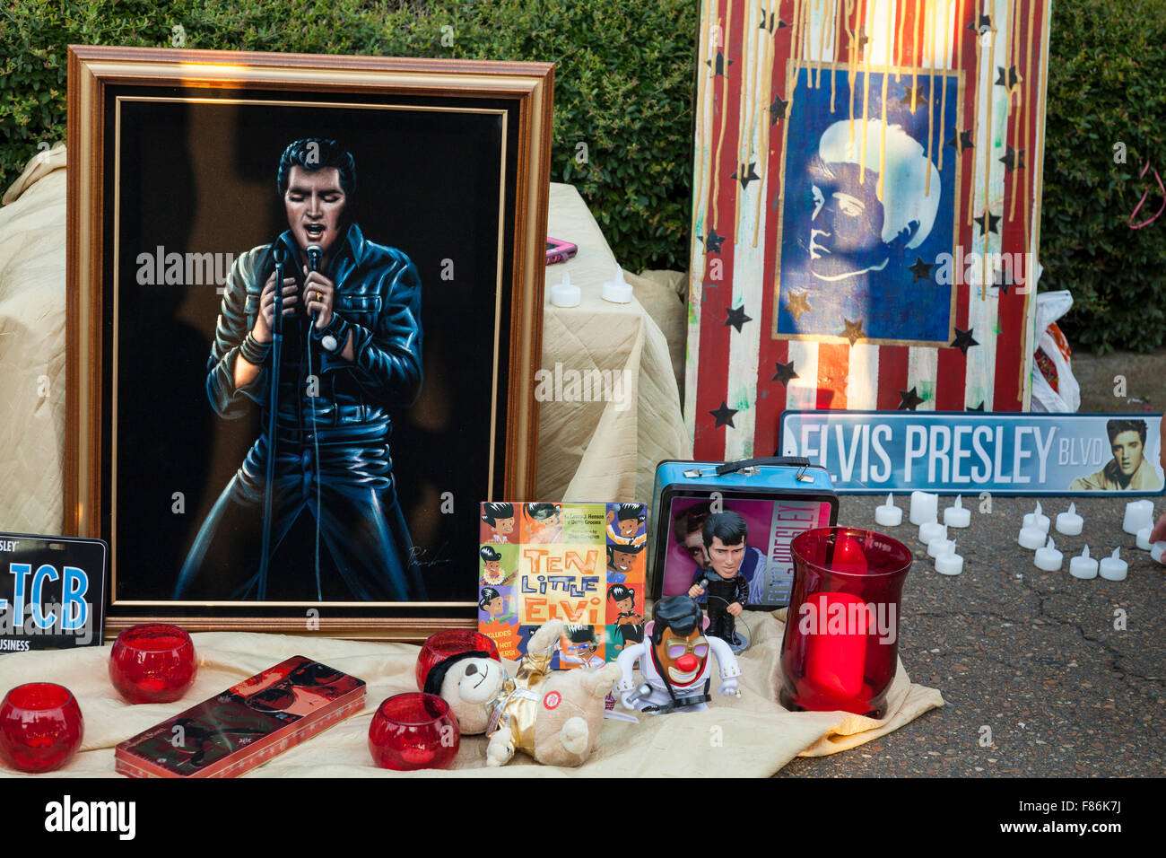 Hommage an Elvis Presley, während Elvis Woche August 2015, Graceland, Memphis, Tennessee, USA Stockfoto