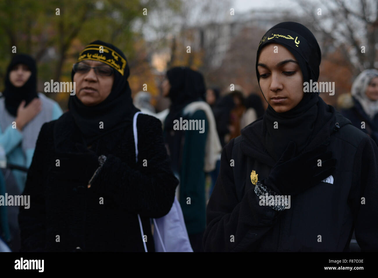 Washington, District Of Columbia, Vereinigte Staaten. 6. Dezember 2015. Amerikanische schiitische Muslime beten und Kundgebung gegen den Terrorismus vor dem weißen Haus Sonntag, Stunden bevor Präsident Obama an die Nation über die Dreharbeiten in San Bernardino, Kalifornien. Die Dreharbeiten werden als Terrorismus untersucht und eventuell in Verbindung mit den islamischen Staat im Irak und in Syrien, die überwiegend von Sunniten unterstützt wird. Bildnachweis: Miguel Juarez Lugo/ZUMA Draht/Alamy Live-Nachrichten Stockfoto