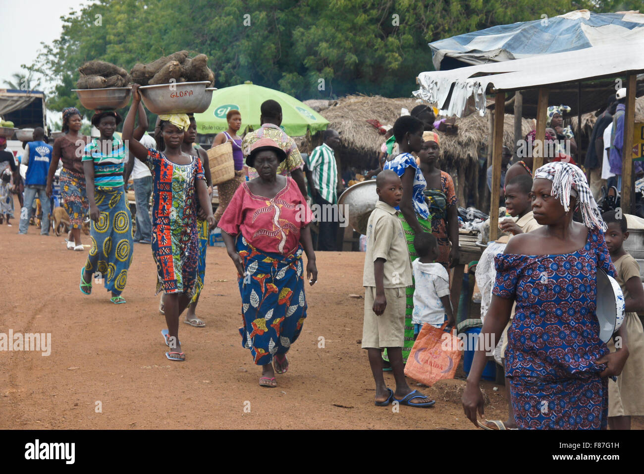 Open-Air-Markt gehalten alle vier Tage in Keti, Togo Stockfoto