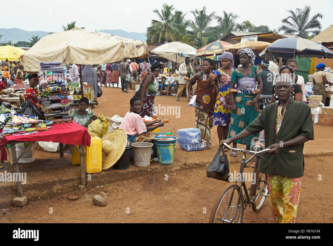 Open-Air-Markt gehalten alle vier Tage in Keti, Togo Stockfoto