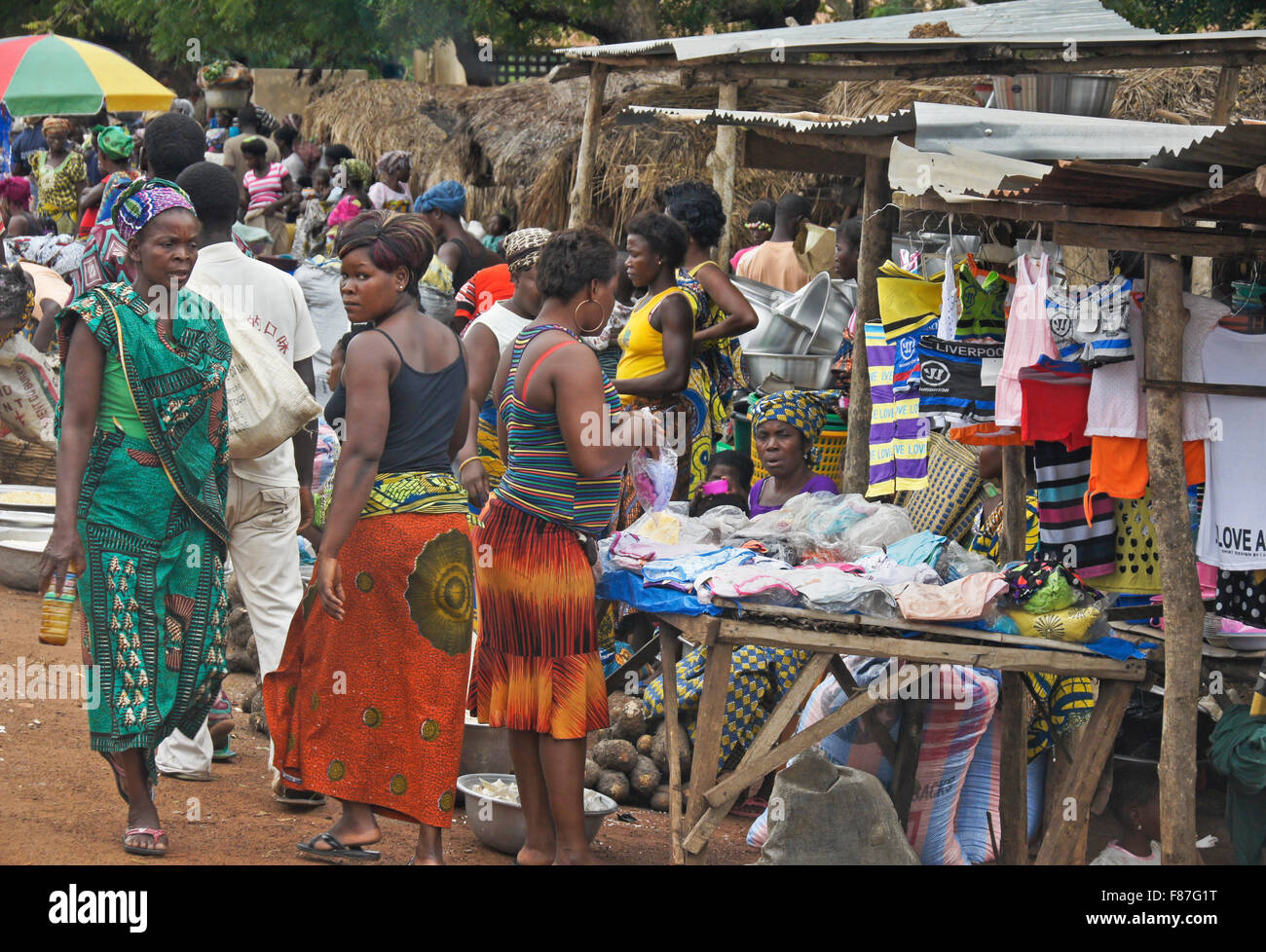 Open-Air-Markt gehalten alle vier Tage in Keti, Togo Stockfoto