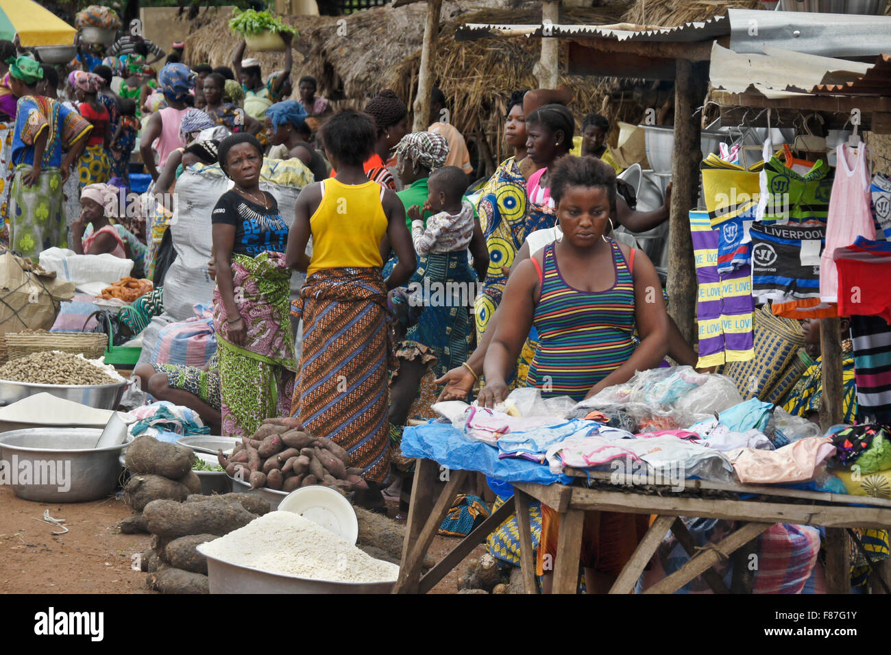 Open-Air-Markt gehalten alle vier Tage in Keti, Togo Stockfoto