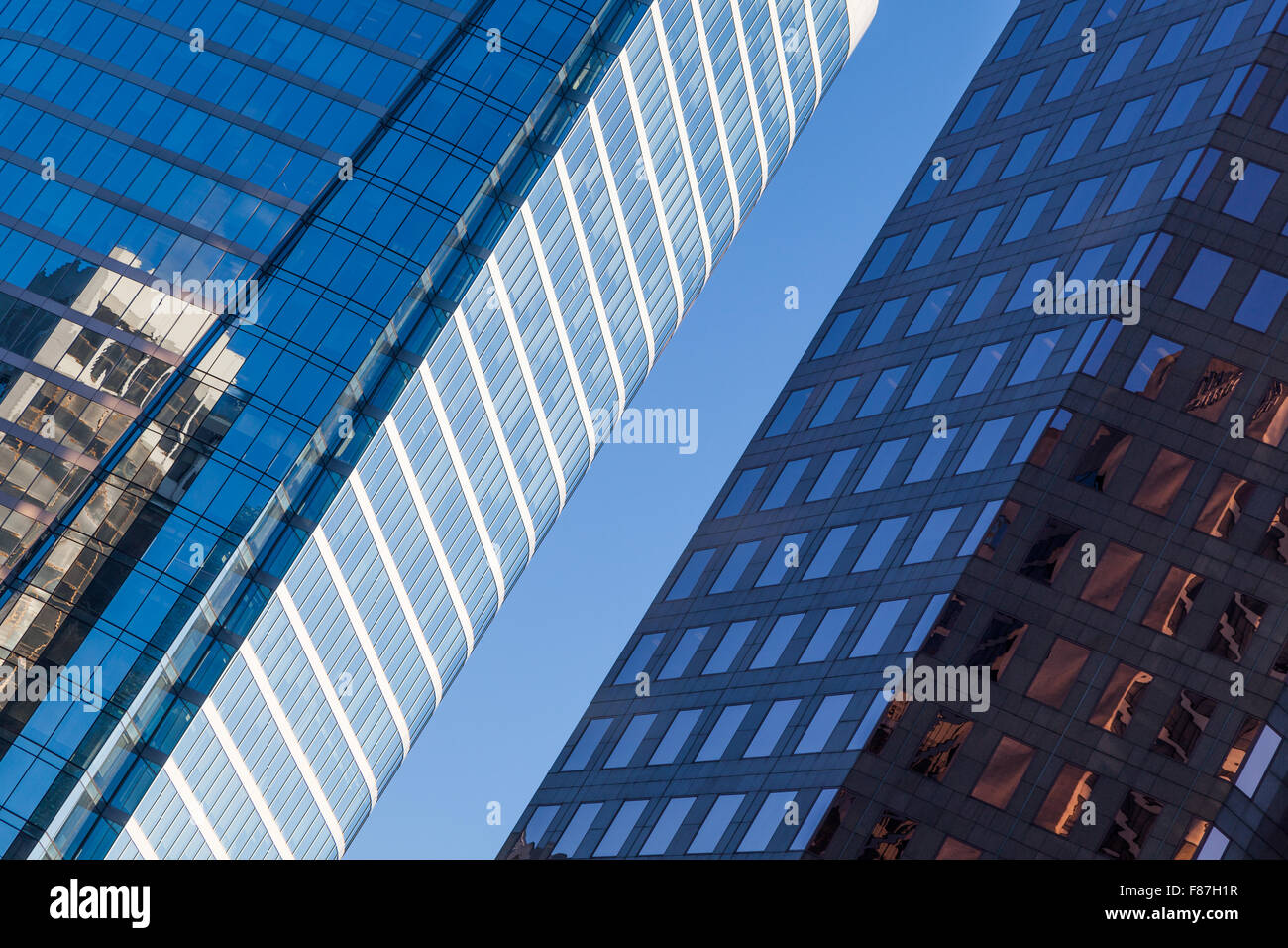 Abstrakte Sicht von Glas Türmen und Reflexionen in Vancouver Stockfoto