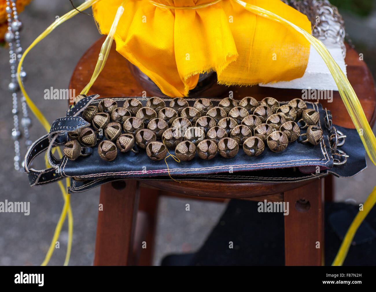 Glocken für Hindu Anhänger jährlichen Thaipusam religiöse Festival In Batu-Höhlen, Südost-Asien, Kuala Lumpur, Malaysia Stockfoto