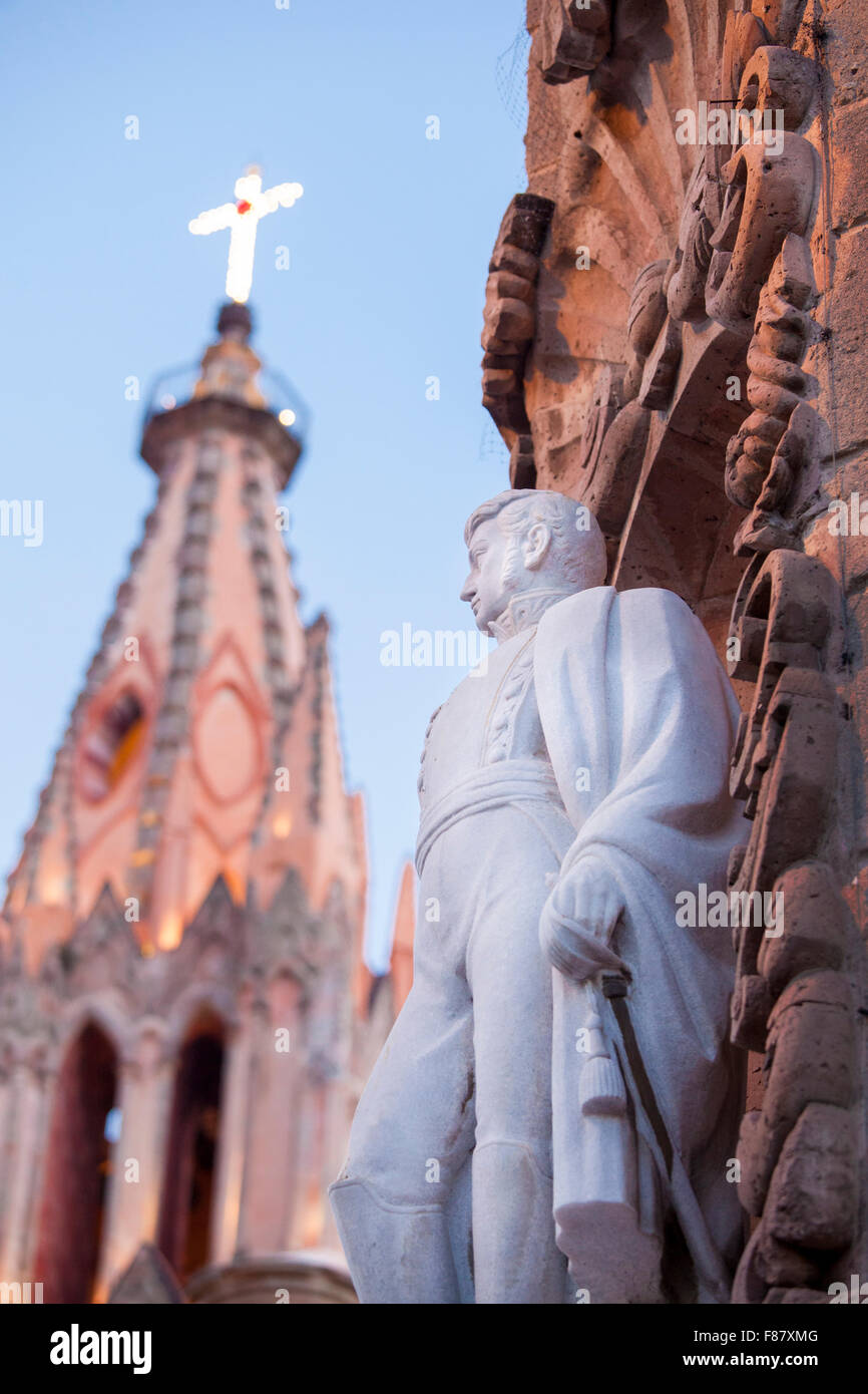 Statue von Unabhängigkeit Held Ignacio Allende auf seiner alten Heimat in San Miguel de Allende, Guanajuato, Mexiko. Stockfoto
