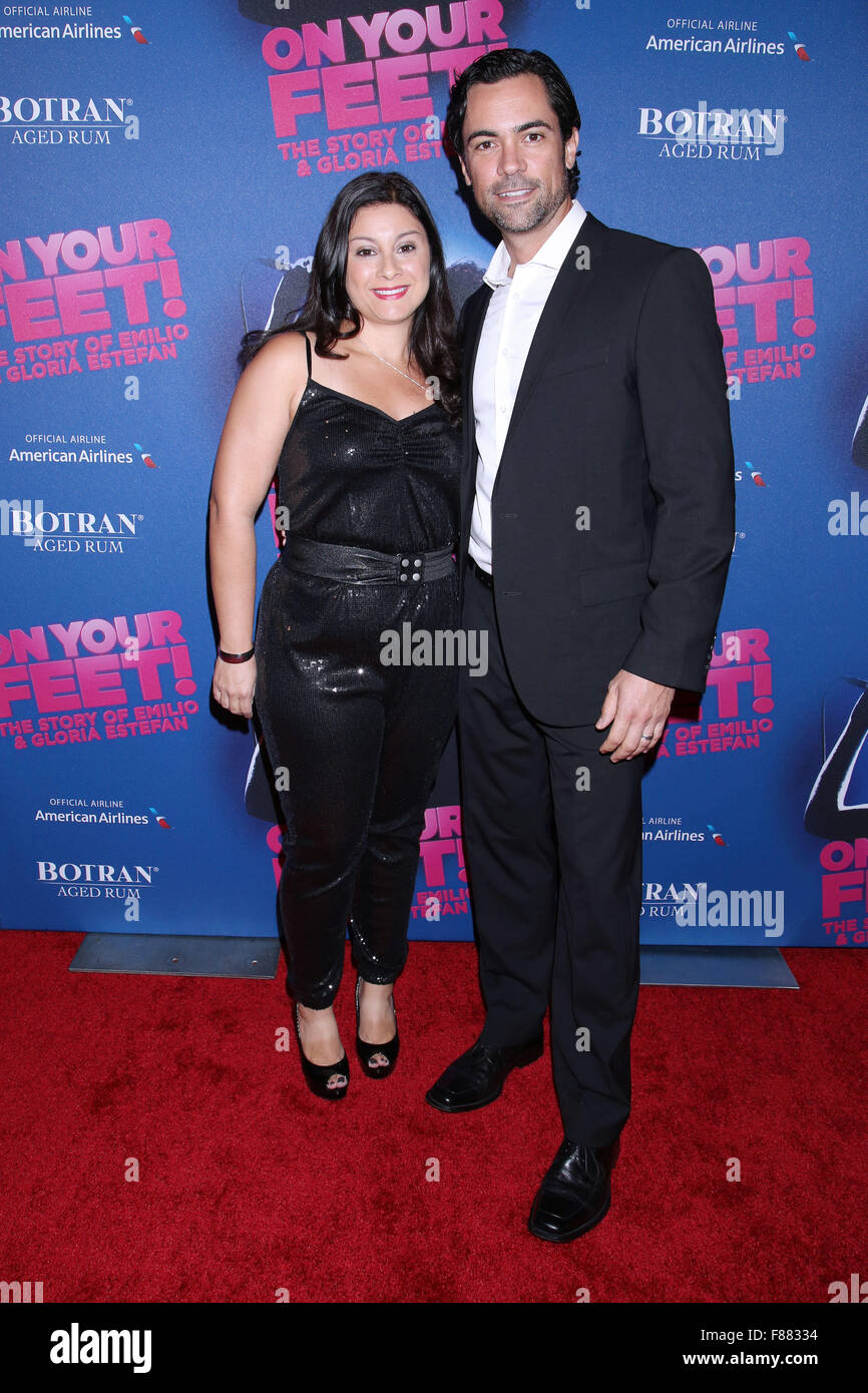 Eröffnungsabend des On Your Feet Marquis Theatre, eingetroffen.  Mitwirkende: Lily Pino, Danny Pino Where: New York City, New York, Vereinigte Staaten, wann: 5. November 2015 Stockfoto