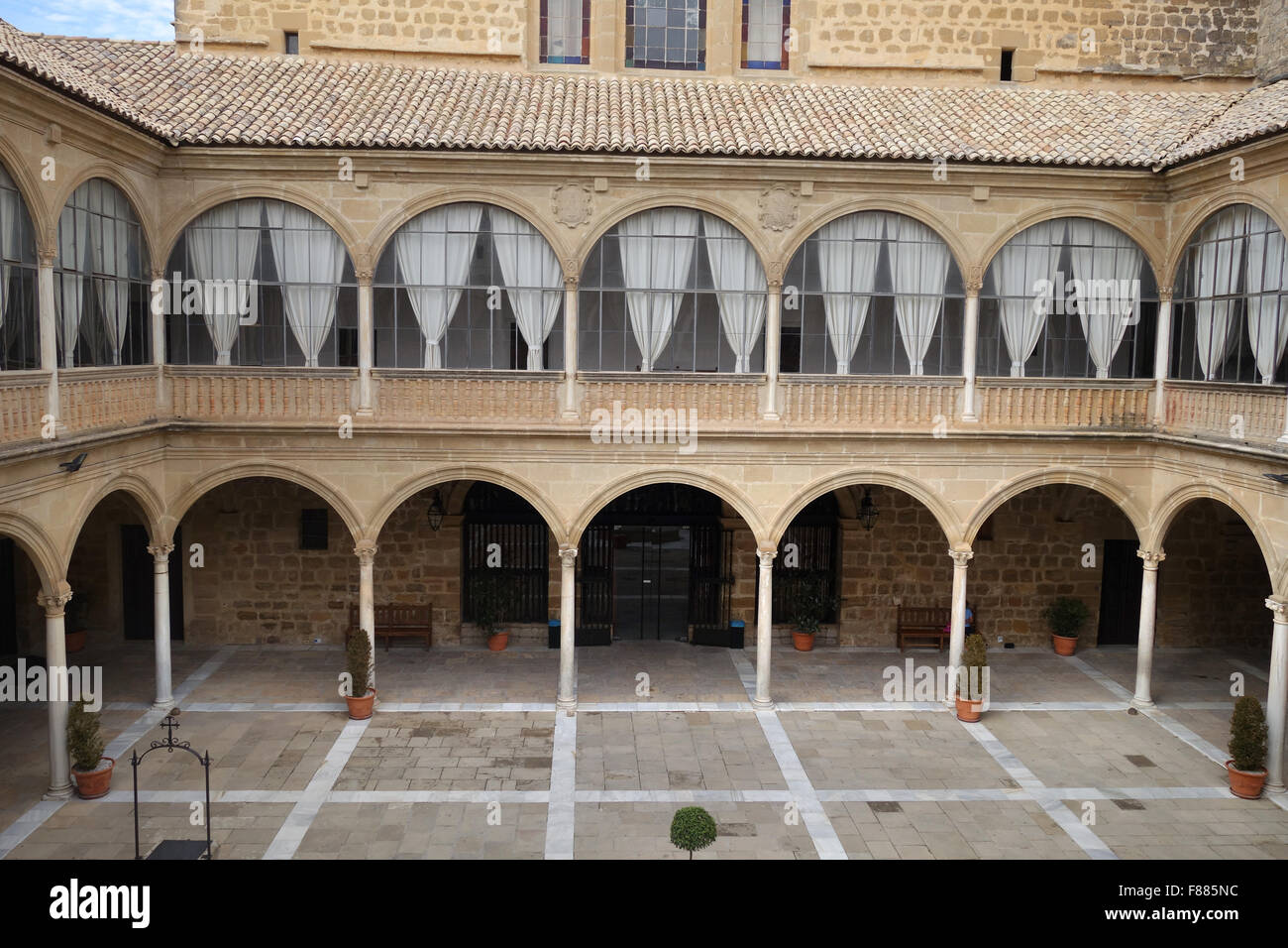 Innenhof des Hospital de Santiago in Ubeda, Provinz Jaén, Andalusien, Spanien Stockfoto