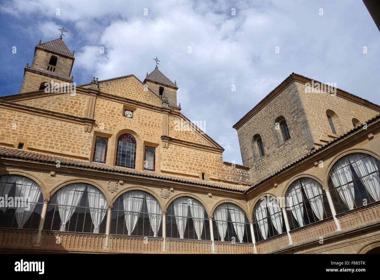 Innenhof des Hospital de Santiago in Ubeda, Provinz Jaén, Andalusien, Spanien Stockfoto