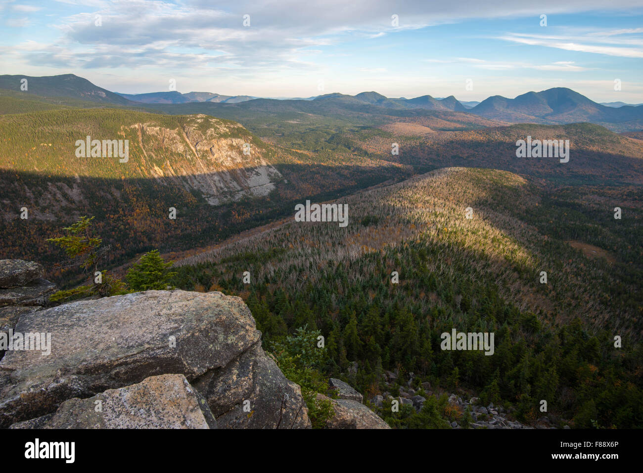 Blick auf pemigewasset Wildnis aus Zeacliff im Herbst, White Mountains, New Hampshire, USA Stockfoto