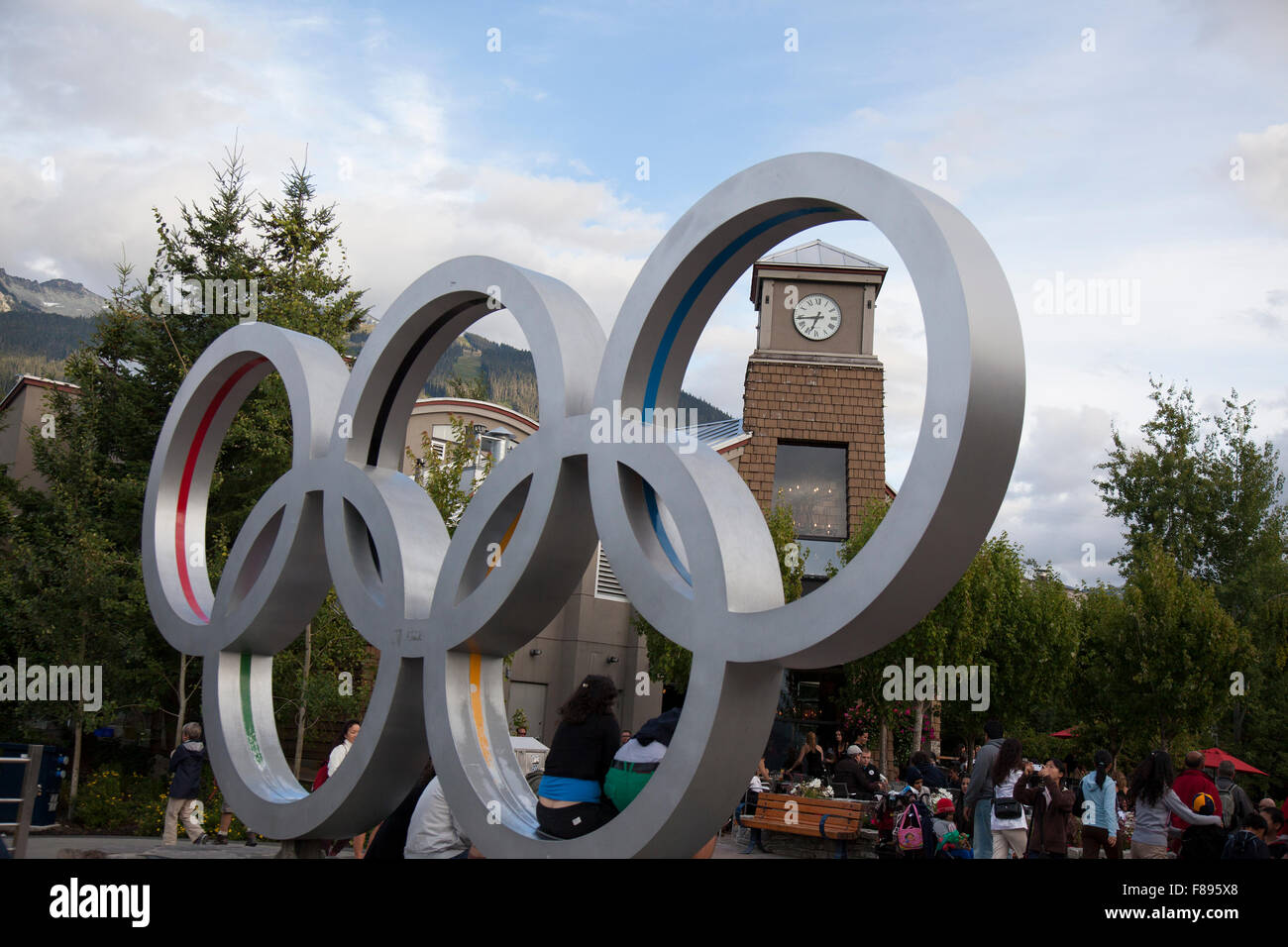 WHISTLER, Britisch-Kolumbien - 2. September 2012: Touristen genießen Sie die Sehenswürdigkeiten von Whistler Village, wie im 2. September 2012 gesehen. W Stockfoto