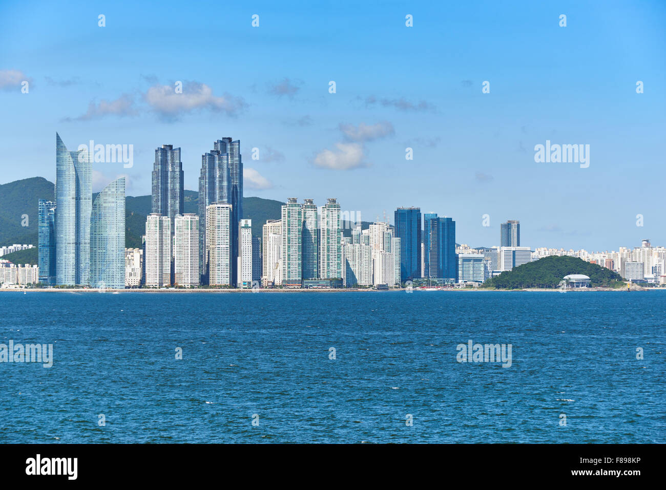 Marine Stadt Busan. Es ist ein Luxus und angesehenen Wohngebiet errichtet auf dem Gelände Haeundae Suyeong Bucht zurückgefordert. Stockfoto
