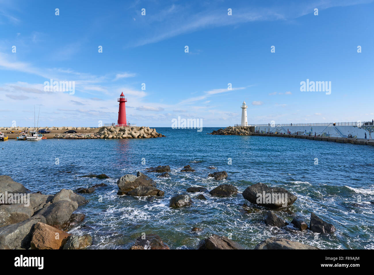 Leuchtturm in Cheongsapo Port. Cheongsapo ist ein kleiner Fischerhafen in der Nähe von Haeundae Beach und Dalmaji Hill in Busan, Korea. Stockfoto