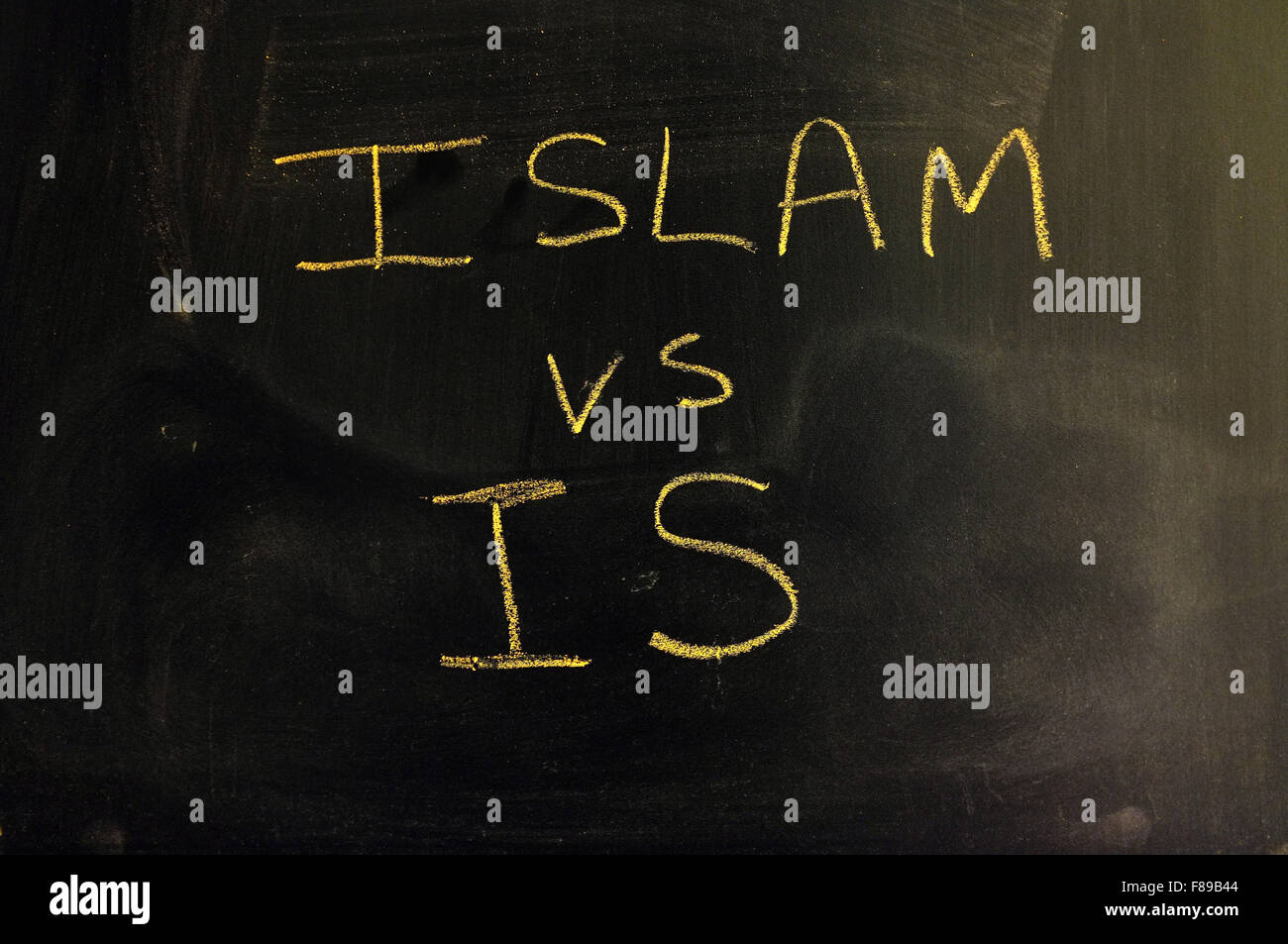 Islam Vs IS mit Kreide auf eine Tafel geschrieben. Stockfoto