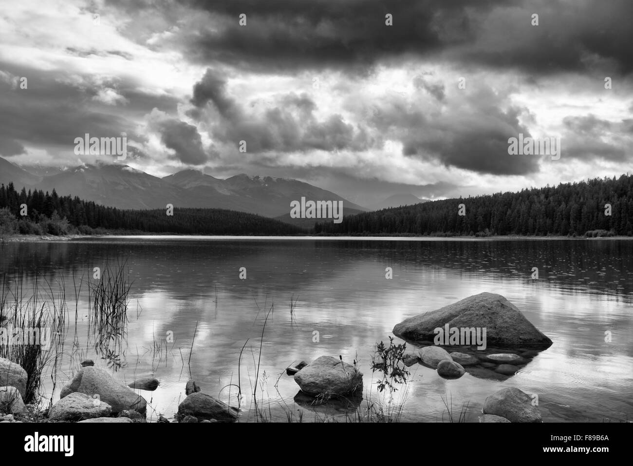 Gewitterwolken im Jasper National Park Stockfoto