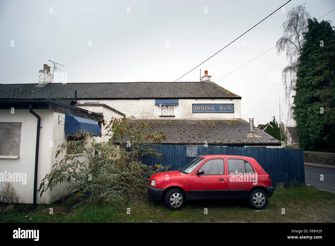 Der geschlossene Rising Sun Pub in Wald des Dekans, Gloucestershire UK Stockfoto