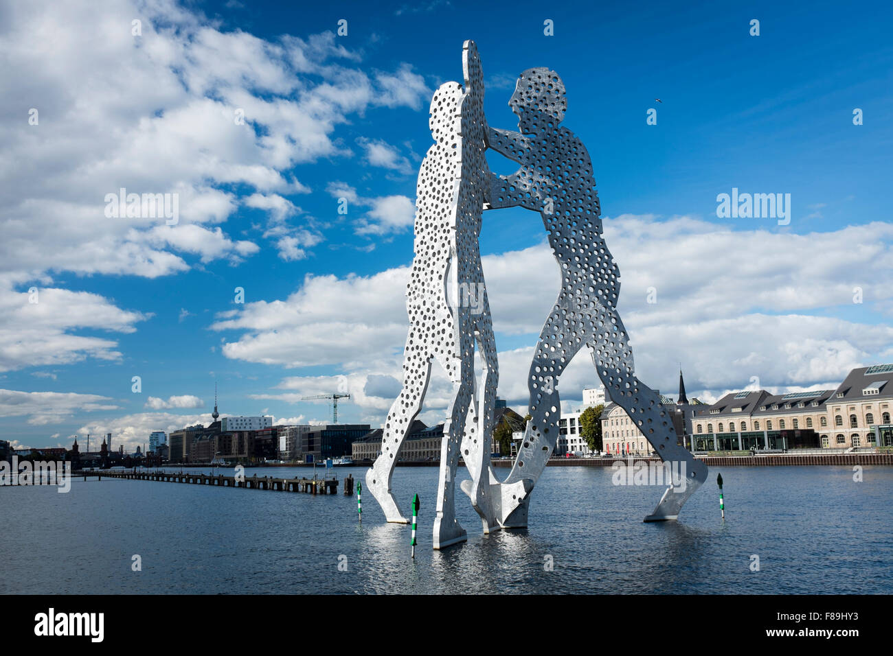 Molecule Man, Skulptur in der Spree, Berlin, Deutschland Stockfoto