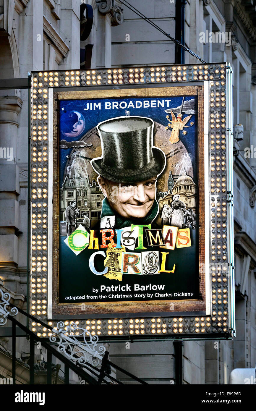 London, England, Vereinigtes Königreich. A Christmas Carol im Noel Coward Theatre, St Martins Lane starrte Jim Broadbent, Dezember 2015 Stockfoto