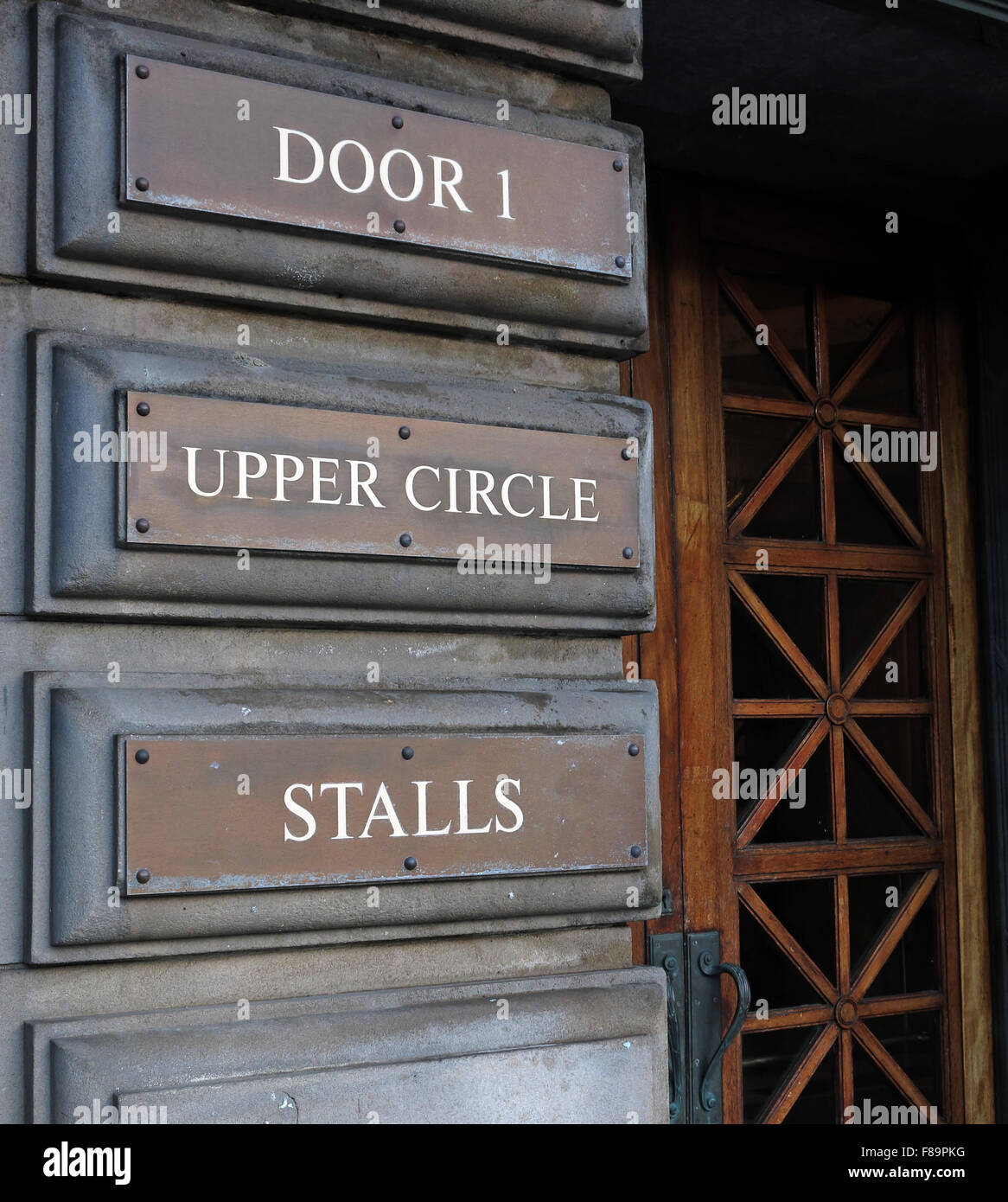 Usher Hall Tür 1 - Upper Circle, Stände, Lothian Road, Edinburgh, Scotland, UK Stockfoto