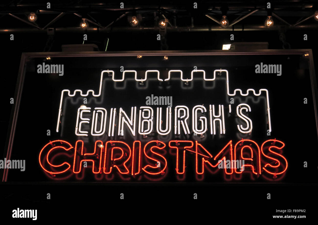 Edinburghs Weihnachten Neonschild, bei Nacht, Princes St, Schottland, Großbritannien Stockfoto