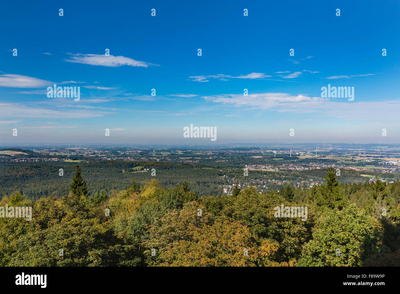 Blick vom Aussichtspunkt Hermannsdenkmal im Teutoburger Wald im Norden, Deutschland Stockfoto