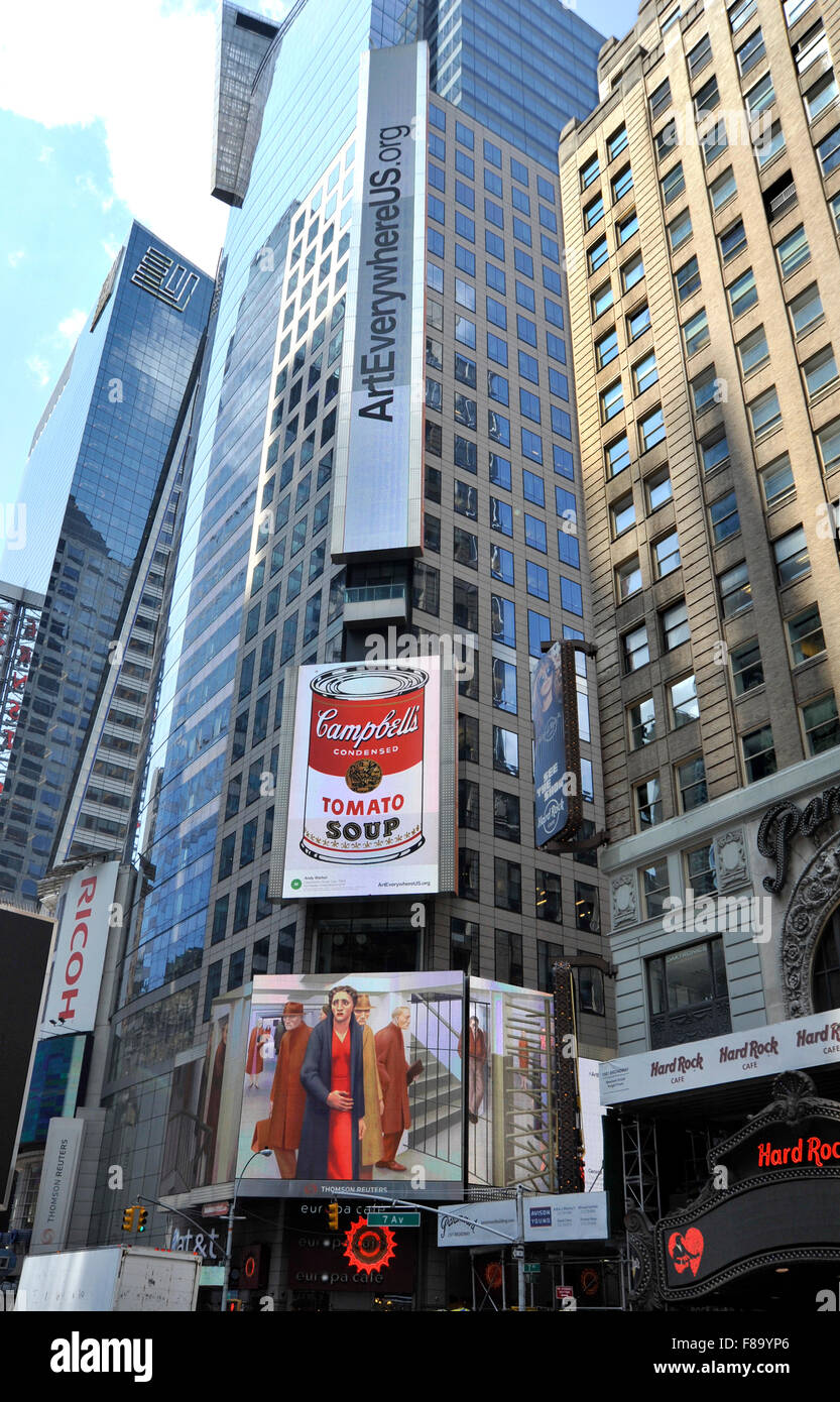 Andy Warhol und George Tooker Gemälde erscheinen auf digitale Anzeigetafeln in New York City Times Square während der Veranstaltung Kunst überall. Stockfoto