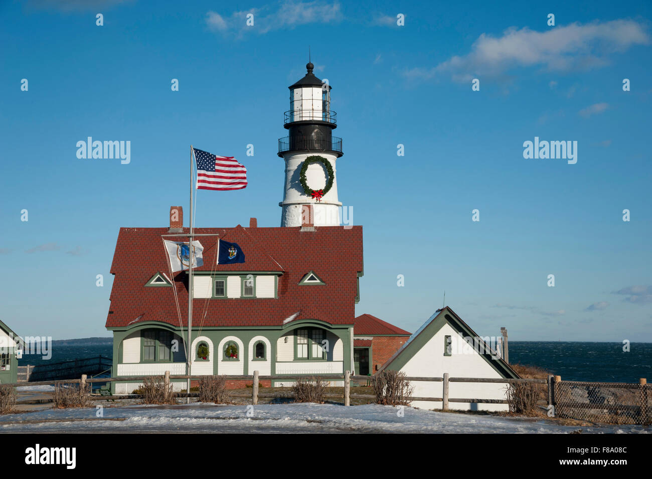 Portland Head Lighthouse auf einem Winter windigen Tag während der Ferienzeit in Maine. Stockfoto
