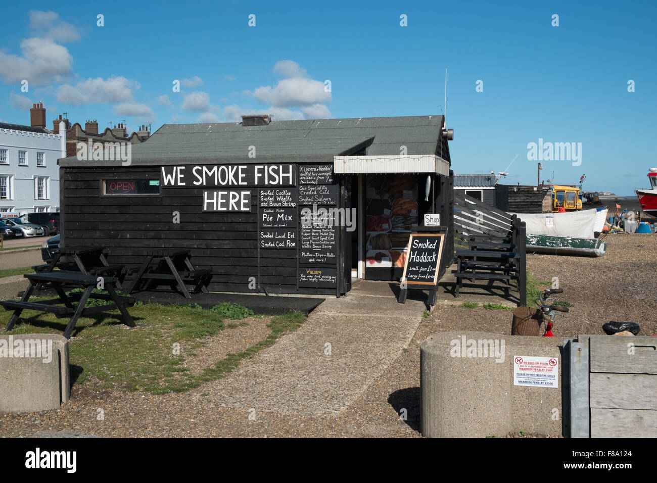 Geräucherter Fisch-Shop am Strand von Aldeburgh Suffolk England Stockfoto