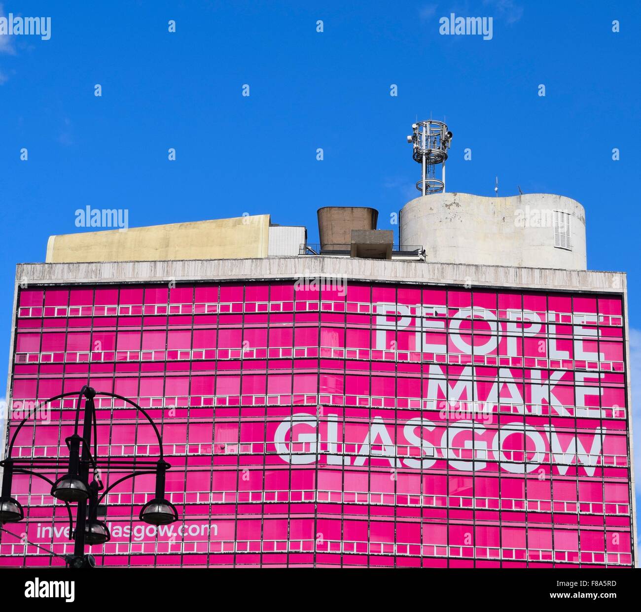 Die alten Glasgow College of Building und Druck direkt an der George Square in Glasgow mit Menschen machen Glasgow Banner Fassade Stockfoto