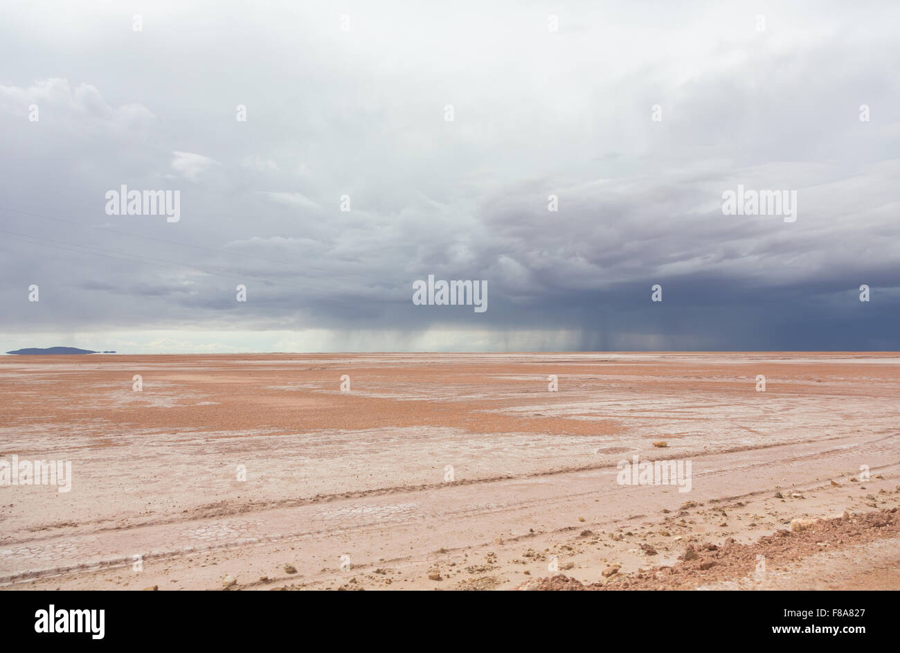 Wolken und Regen in der Wüste Stockfoto