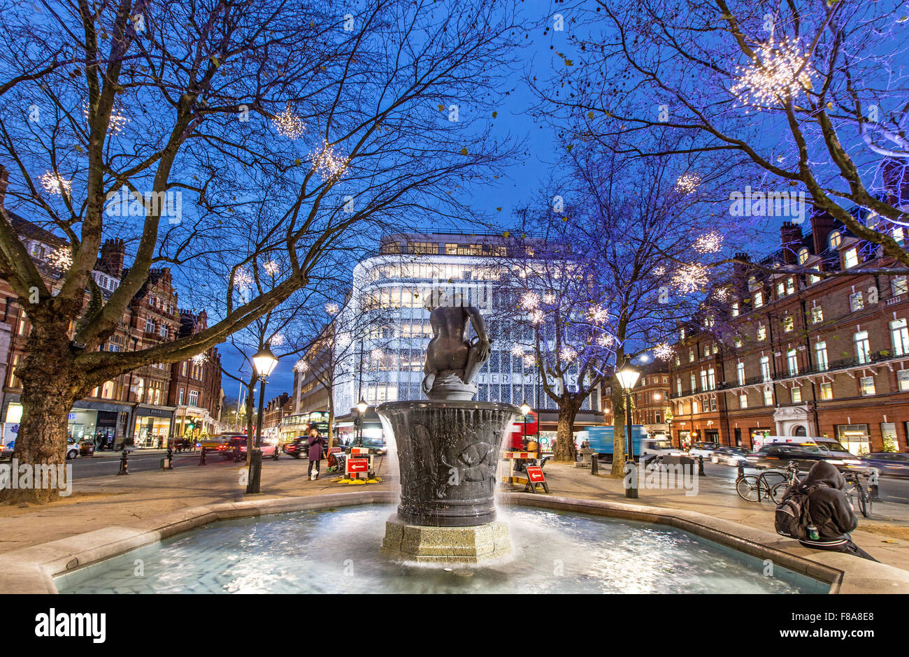 Weihnachtsbeleuchtung In Sloane Square-London-UK Stockfoto