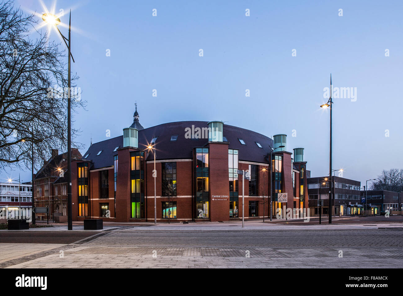 Die neue Zentralbibliothek in Swindon, gesehen von Regent Circus Swindon neue Ausflugsziel Stockfoto