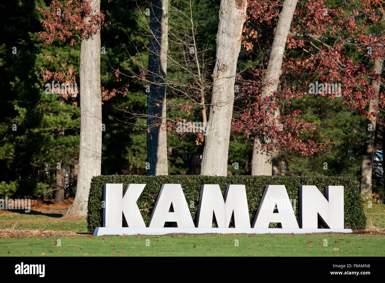 Ein Logo Zeichen außerhalb der Hauptsitz der Kaman Aerospace Corporation in Bloomfield, Connecticut am 21. November 2015. Stockfoto