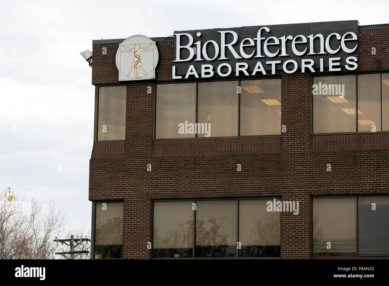 Ein Logo Zeichen außerhalb einer Einrichtung von BioReference Labors in Elmwood Park, New Jersey am 22. November 2015 besetzt. Stockfoto Ein Logo Zeichen außerhalb einer Einrichtung von BioReference Labors in Elmwood Park, New Jersey am 22. November 2015 besetzt. Stockfoto