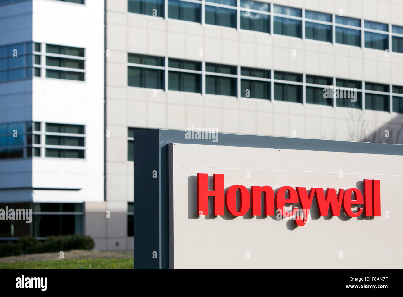 Ein Logo Zeichen außerhalb der neue Hauptsitz Gebäude von Honeywell International, Inc., in Morris Plains, New Jersey am November Stockfoto