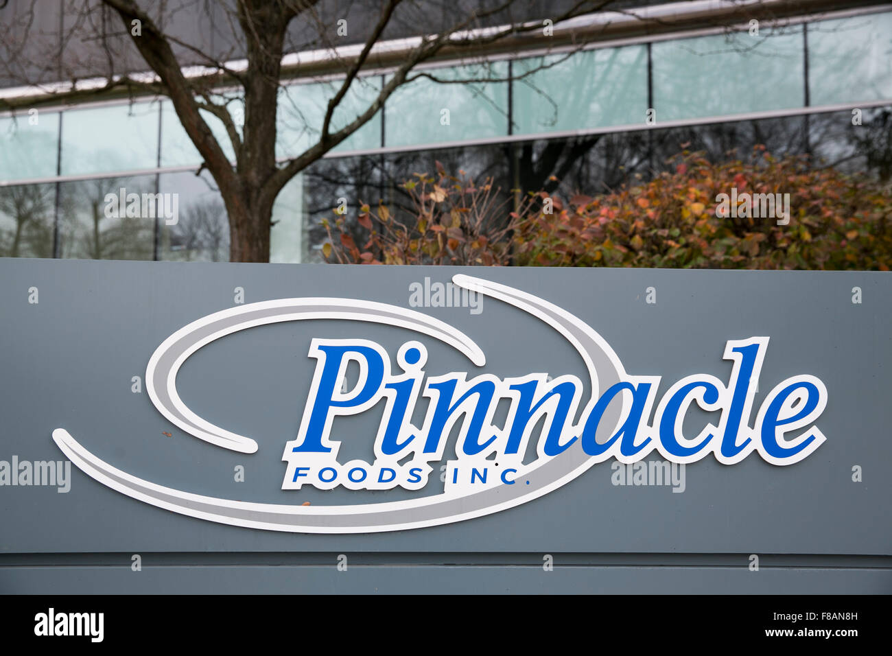 Ein Logo Zeichen außerhalb der Hauptsitz der Pinnacle Foods, Inc., in Parsippany, New Jersey am 22. November 2015. Stockfoto