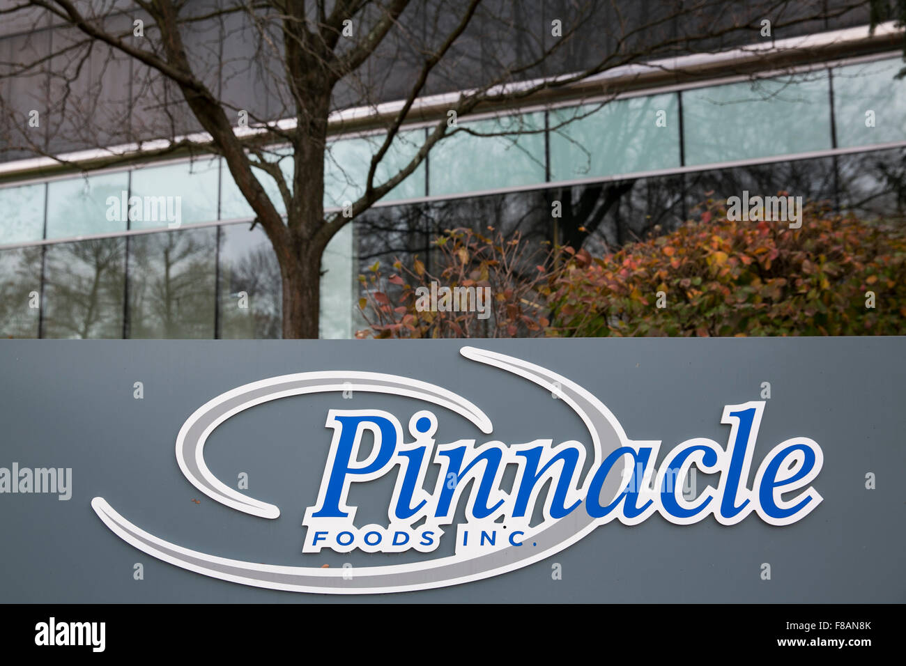 Ein Logo Zeichen außerhalb der Hauptsitz der Pinnacle Foods, Inc., in Parsippany, New Jersey am 22. November 2015. Stockfoto