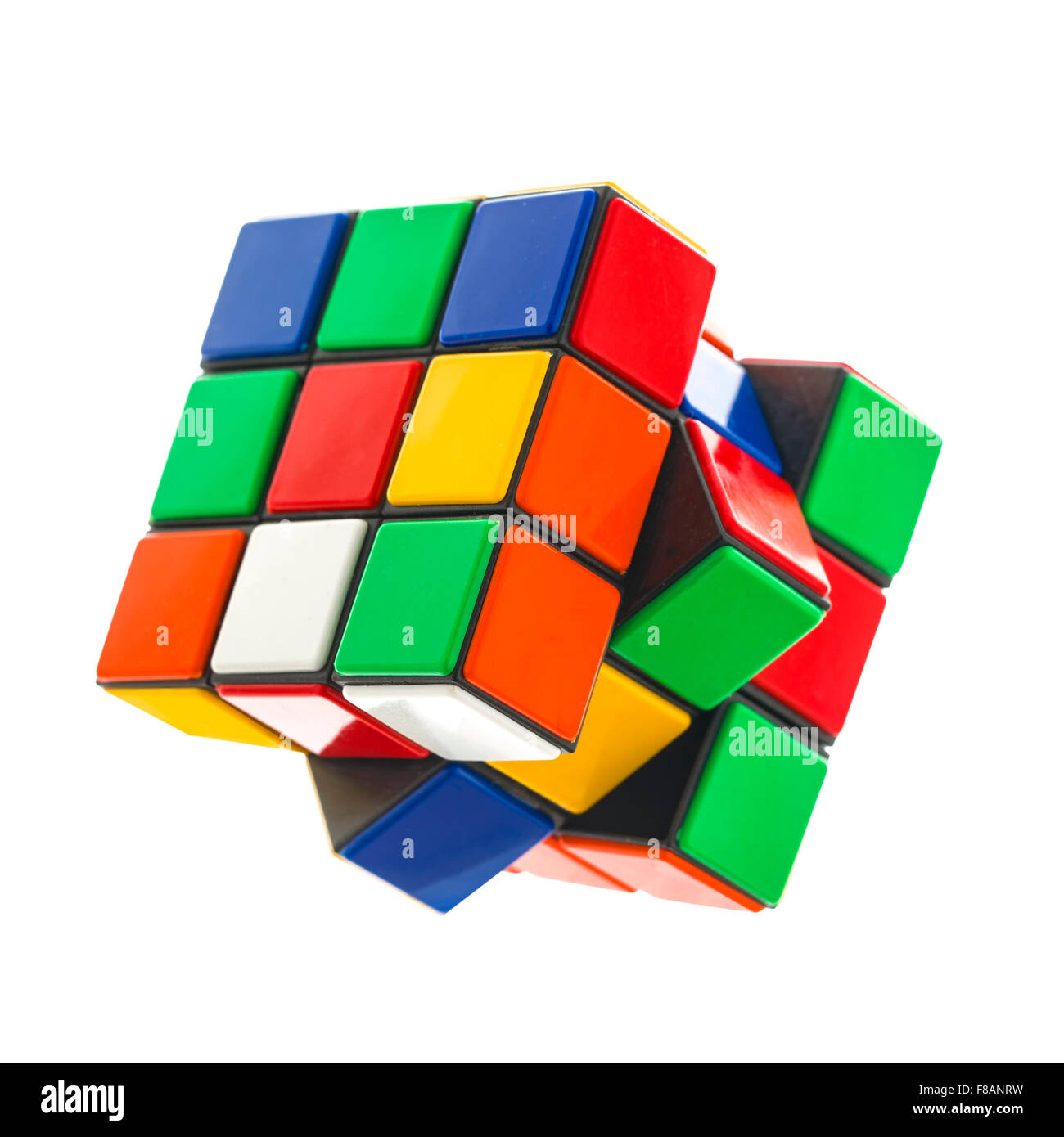 Rubiks Würfel auf weißem Grund. Rubiks Cube wurde 1974 von dem ungarischen Architekten Erno Rubik erfunden. Stockfoto