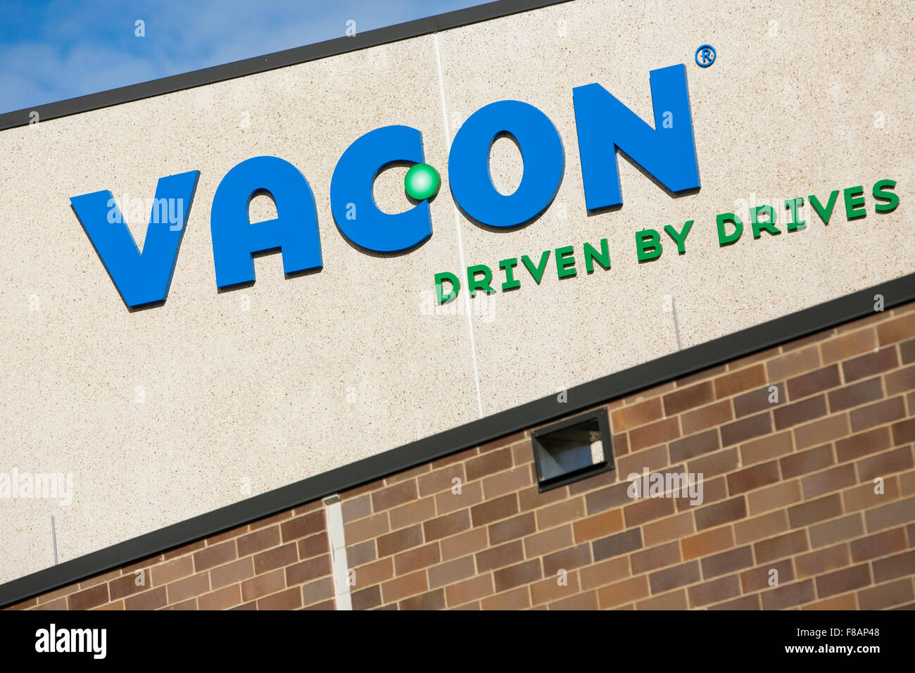 Ein Logo Zeichen außerhalb einer Einrichtung von Vacon, Inc., im Research Triangle Park, North Carolina am 29. November 2015 besetzt. Stockfoto Ein Logo Zeichen außerhalb einer Einrichtung von Vacon, Inc., im Research Triangle Park, North Carolina am 29. November 2015 besetzt. Stockfoto