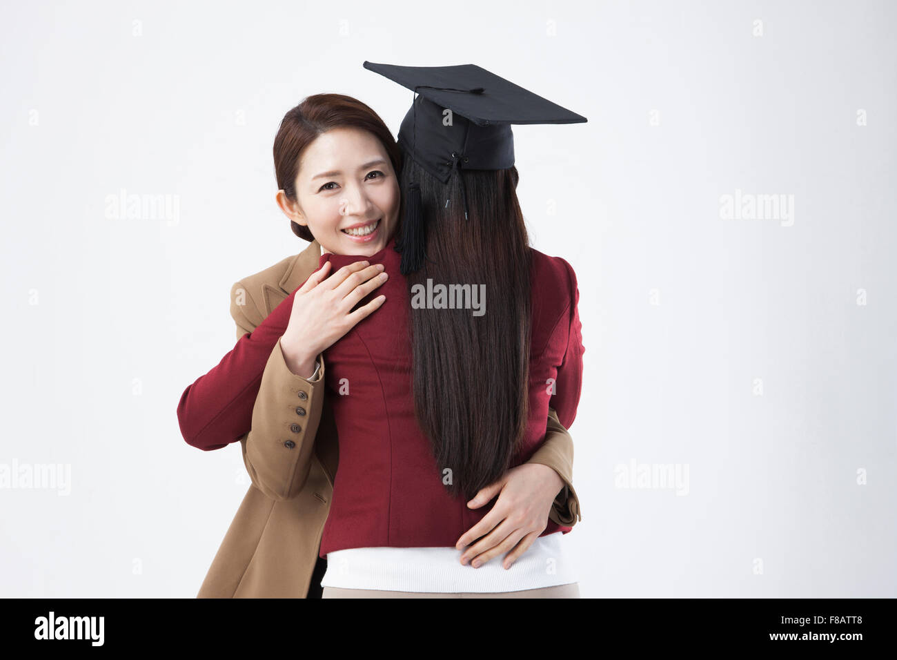 Porträt des Lehrers umarmt ihr Studium Student mit einem Lächeln Stockfoto