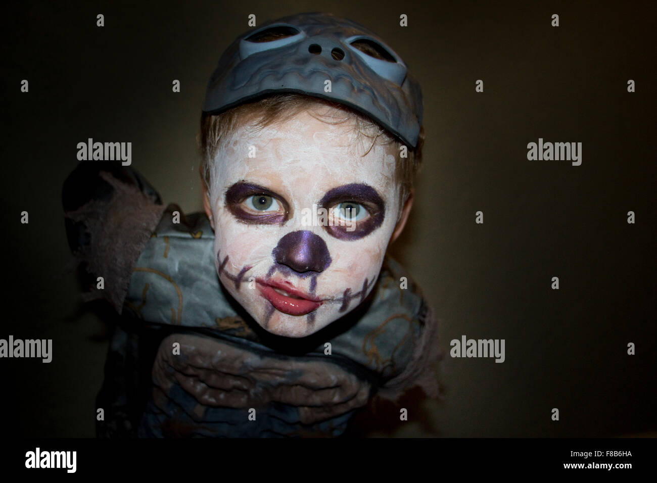Junge verkleidet als Zombie für Halloween. Stockfoto