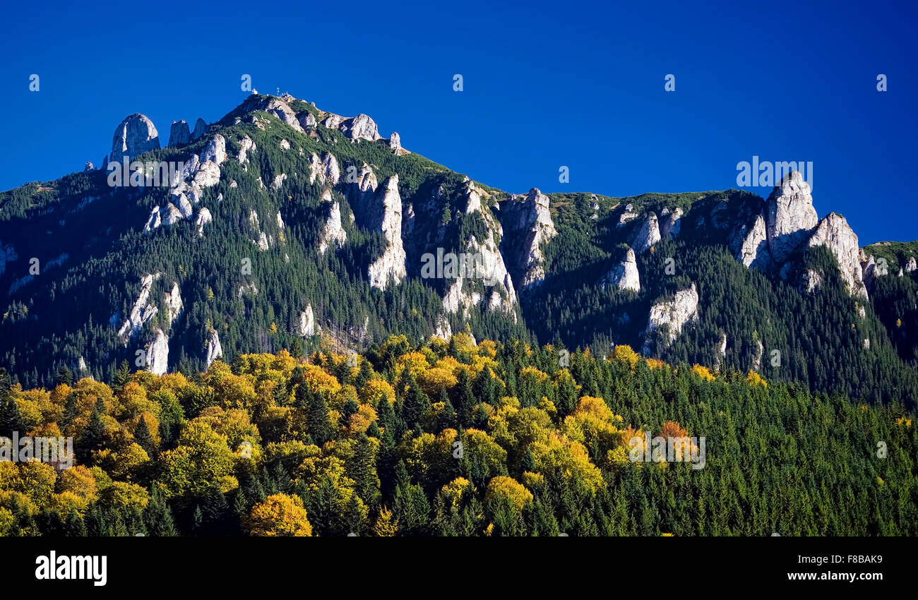 Ceahlau Landschaft in Rumänien, Herbst Aussicht auf Karpaten Berge Stockfoto