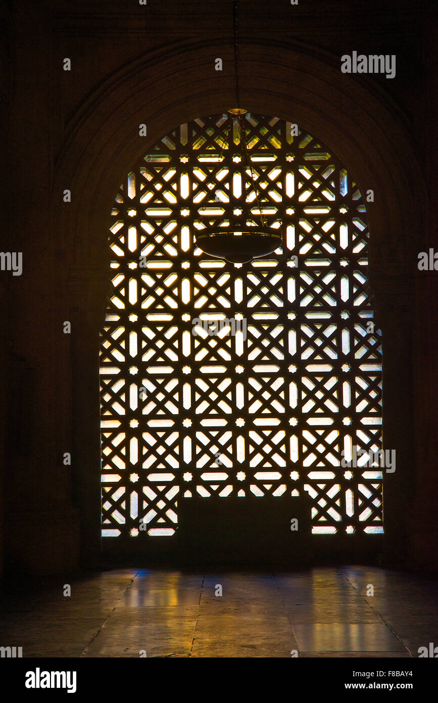 Gitter-Fenster. Moschee-Kathedrale, Córdoba, Spanien. Stockfoto