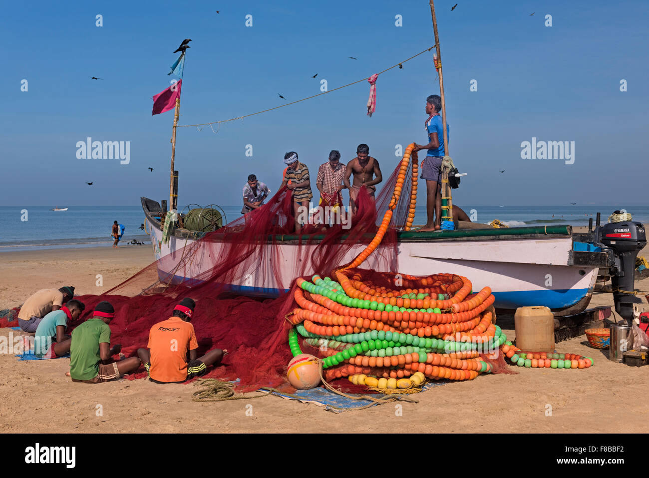 Fischer ihre Netze Colva Beach Goa Indien tendenziell Stockfoto