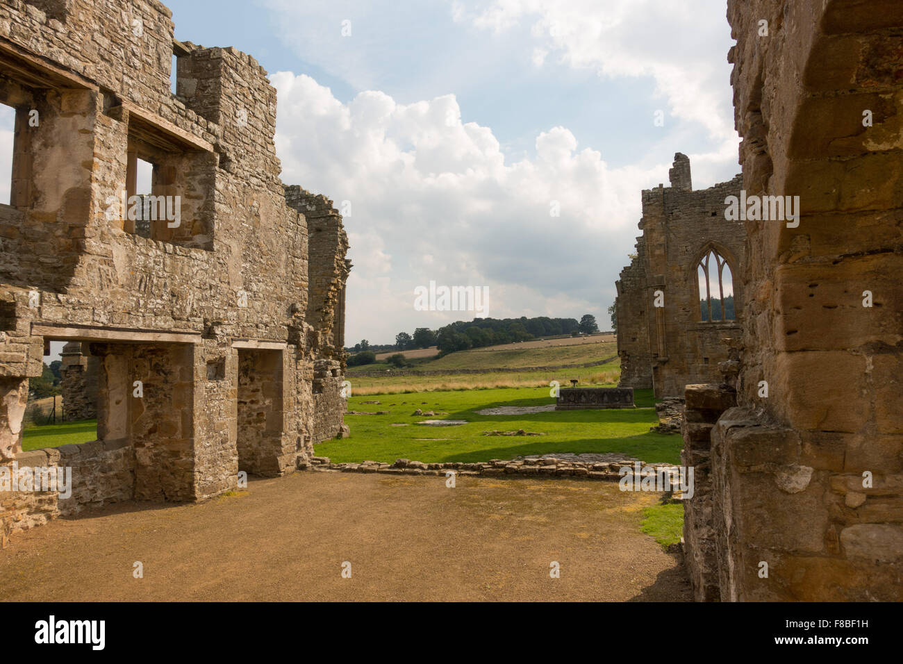 Die Ruinen des 12. Jahrhunderts, Prämonstratenser, Egglestone Abbey auf (Yorkshire) Südufer des Flusses Tees. Stockfoto Die Ruinen des 12. Jahrhunderts, Prämonstratenser, Egglestone Abbey auf (Yorkshire) Südufer des Flusses Tees. Stockfoto